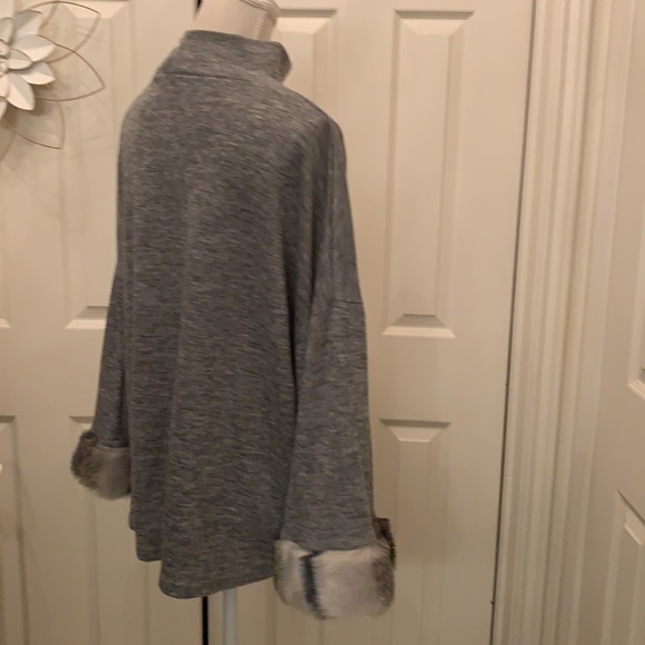 Lily London very elegant pullover top! - Picture 4 of 7